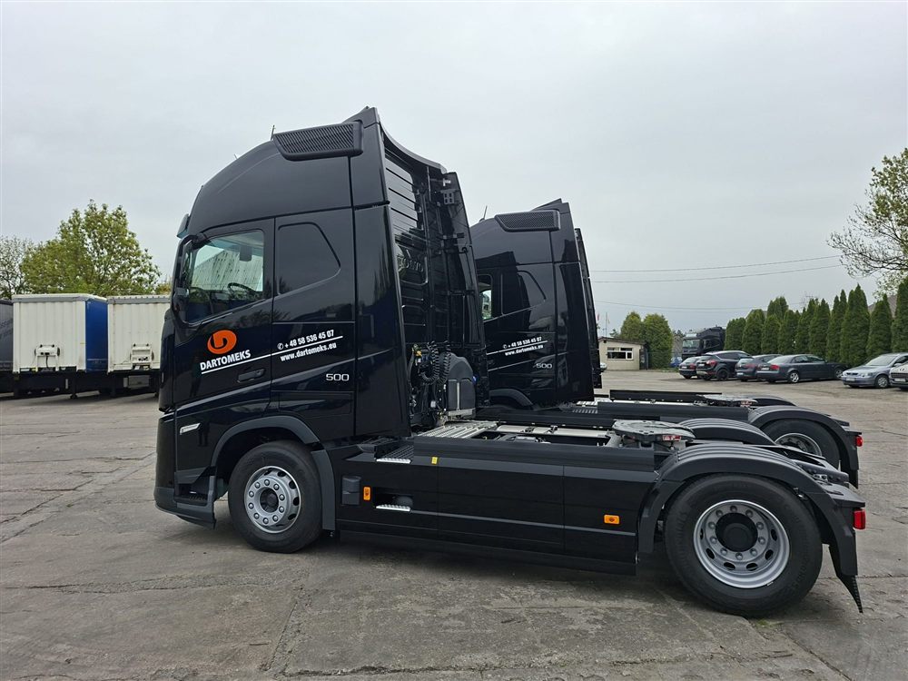 Ciągnik siodłowy Volvo FH — widok z boku