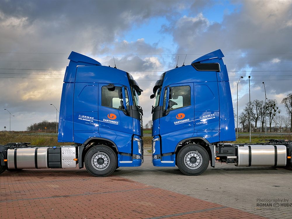 Ciągniki siodłowe Volvo FH w barwach DARTOMEKS